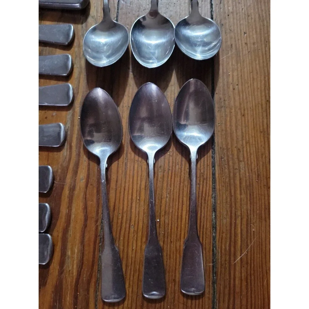 Oneida Heirloom Cube Mark American Colonial 17 PC Flatware Stainless
